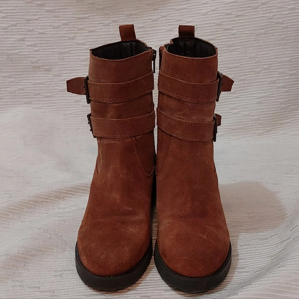 Women’s Suede Buckle Ankle Boots in Chestnut Size 9 - Picture 3 of 8